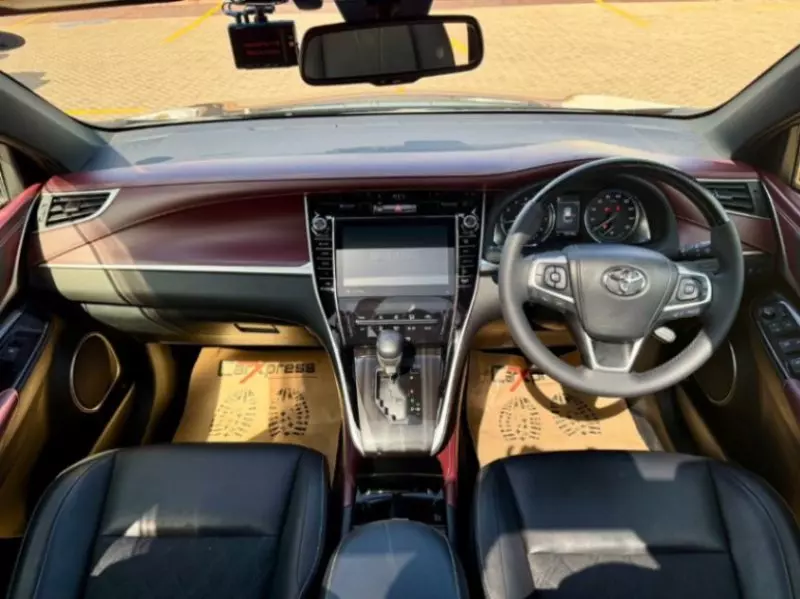 Toyota Harrier   - 2018