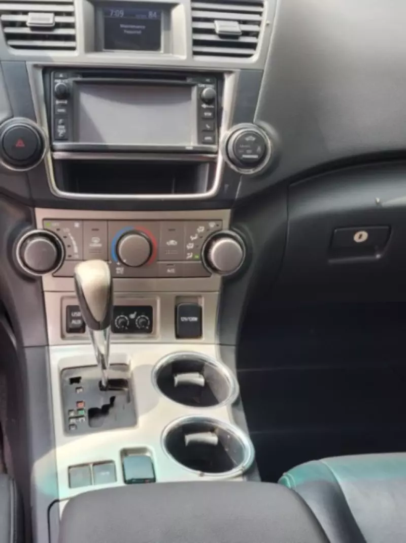 Toyota Highlander   - 2013