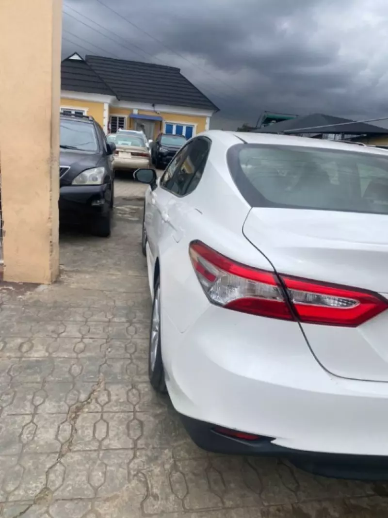 Toyota Camry   - 2018