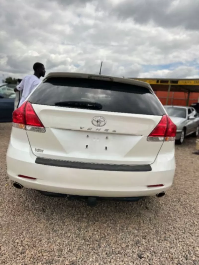 Toyota Venza   - 2012