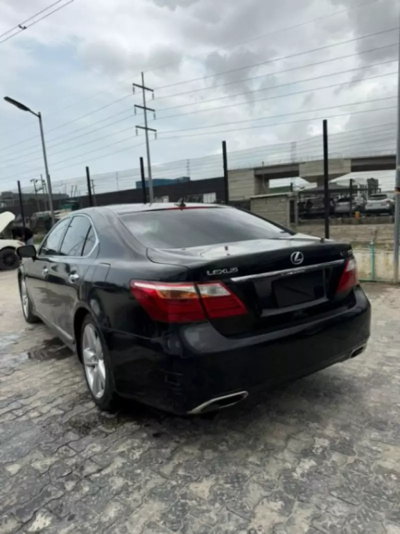 Lexus LS 460   - 2007