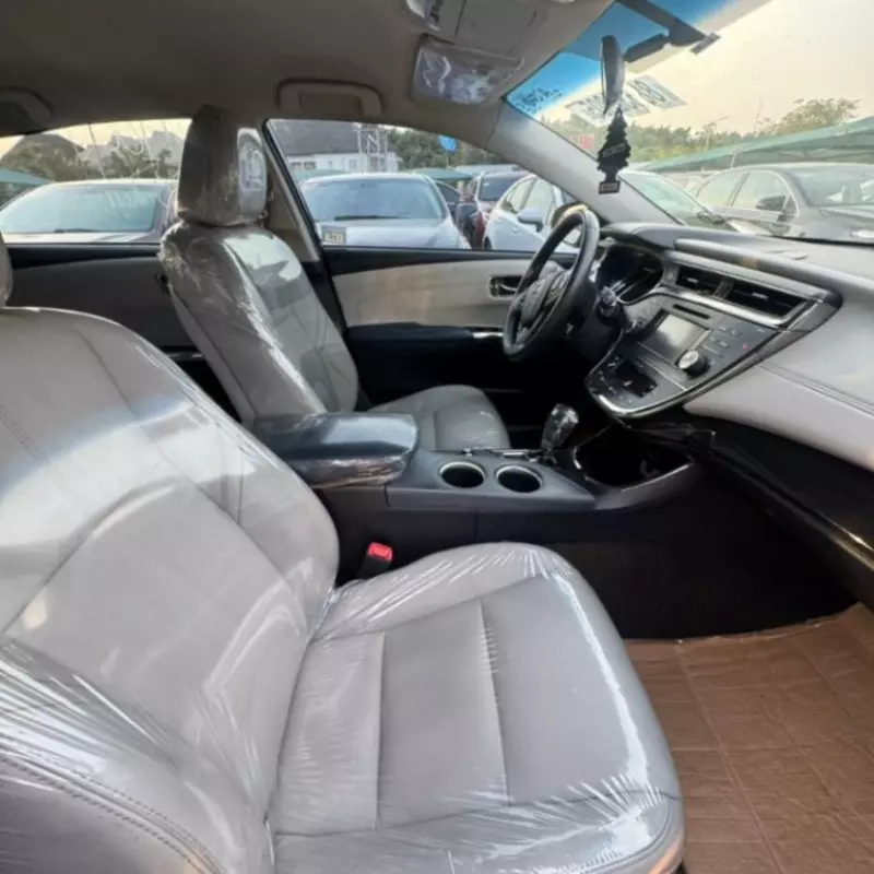 Toyota Avalon   - 2014