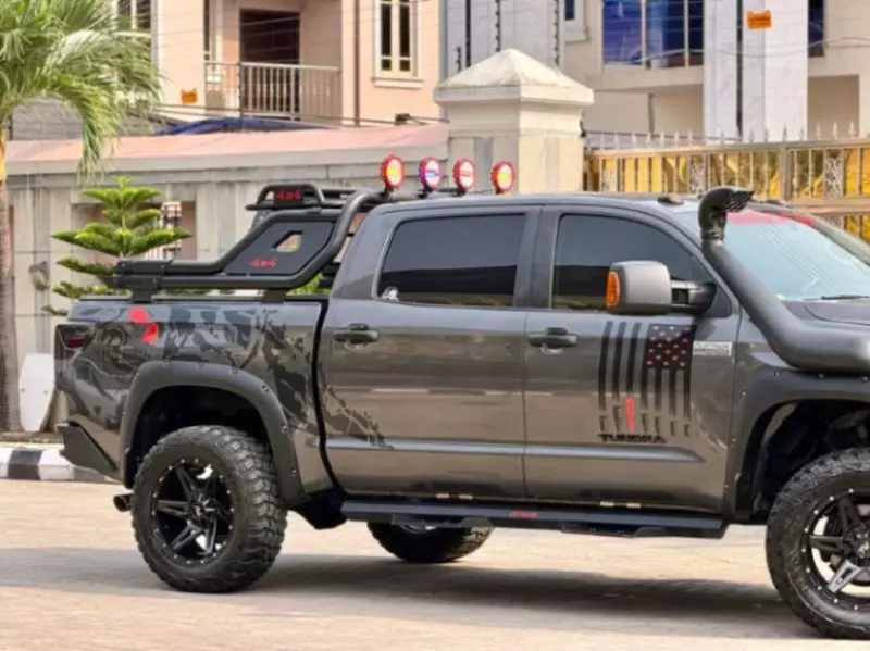 Toyota Tundra   - 2011