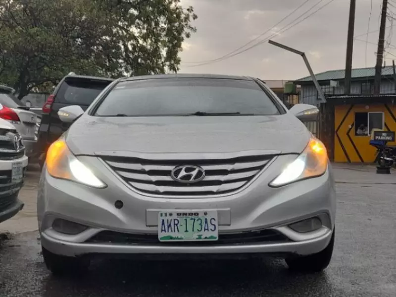 Hyundai Sonata   - 2012