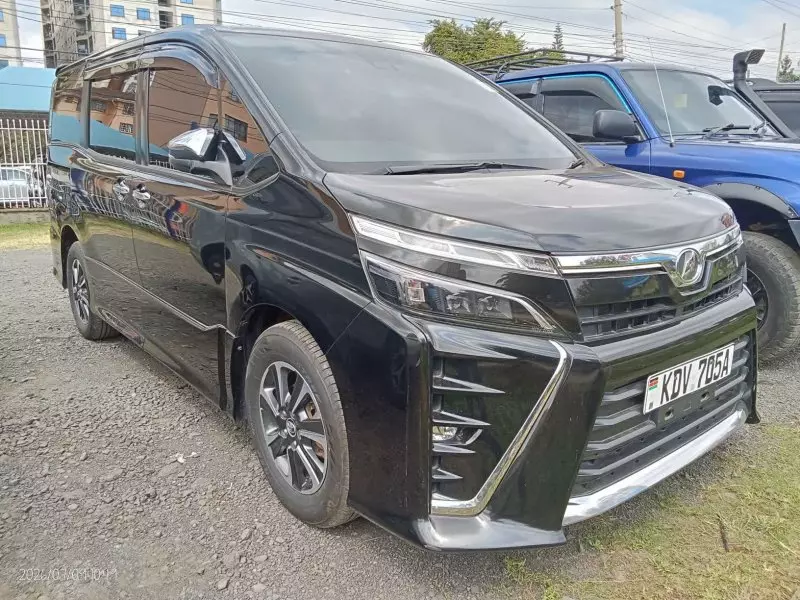TOYOTA Voxy    - 2018