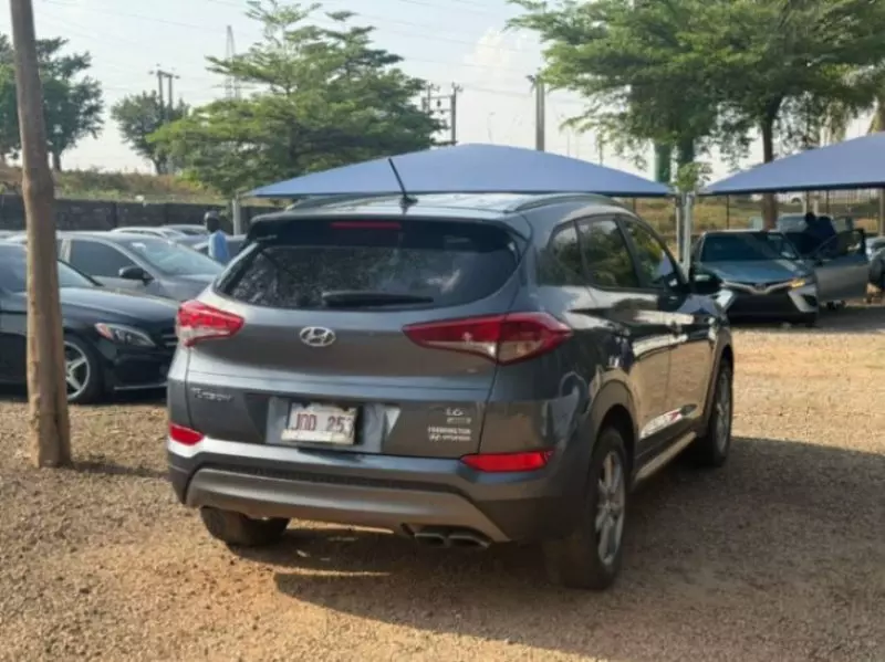 Hyundai Tucson   - 2016