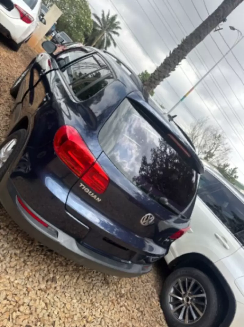 Volkswagen Tiguan   - 2014