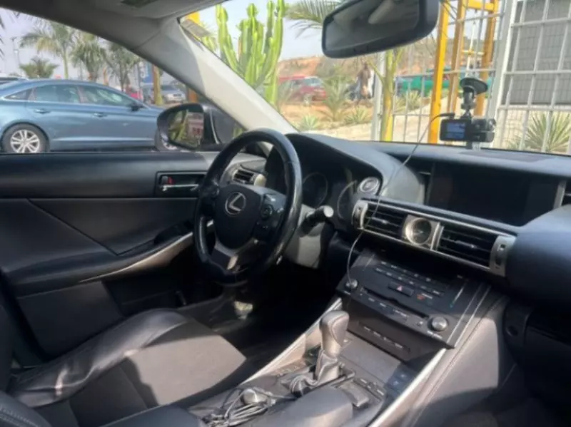 Lexus IS   - 2016