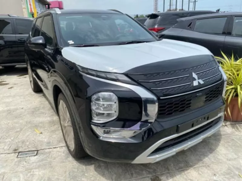 Mitsubishi OUTLANDER   - 2024