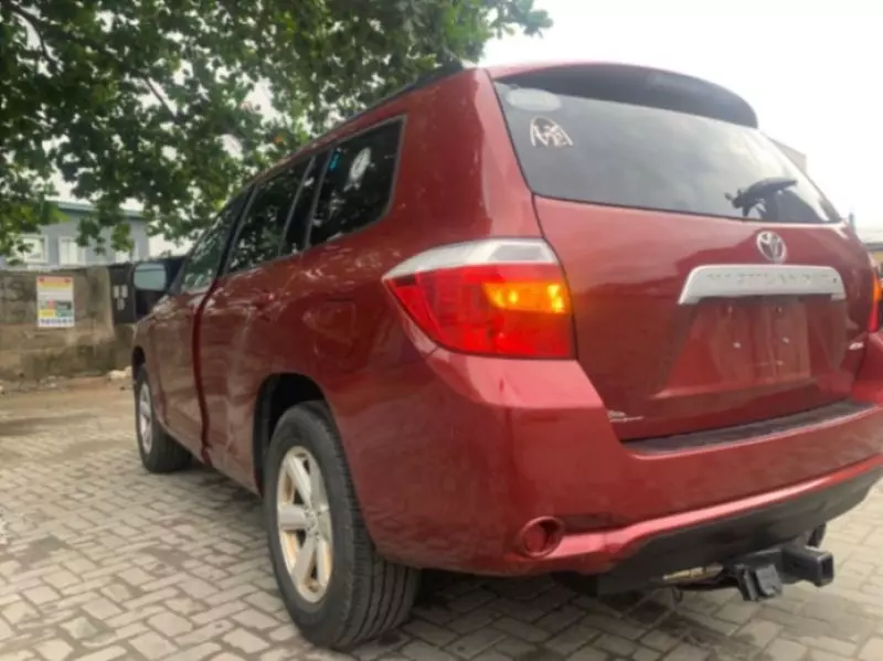 Toyota Highlander   - 2010