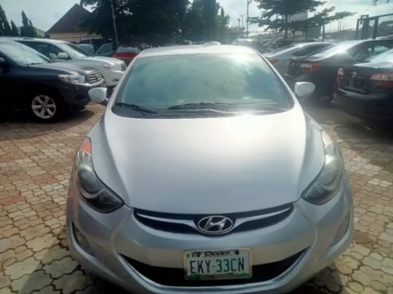Hyundai Elantra - 2013