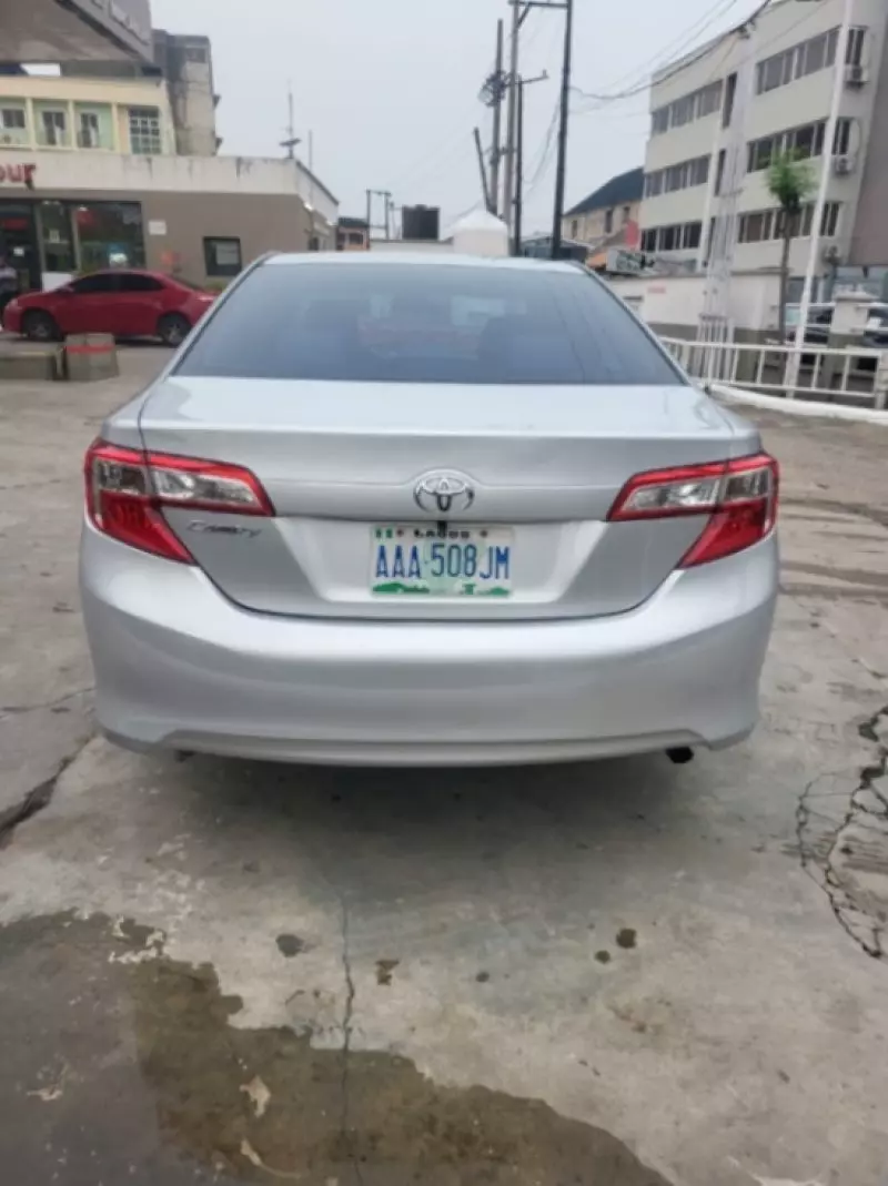 Toyota Camry   - 2010