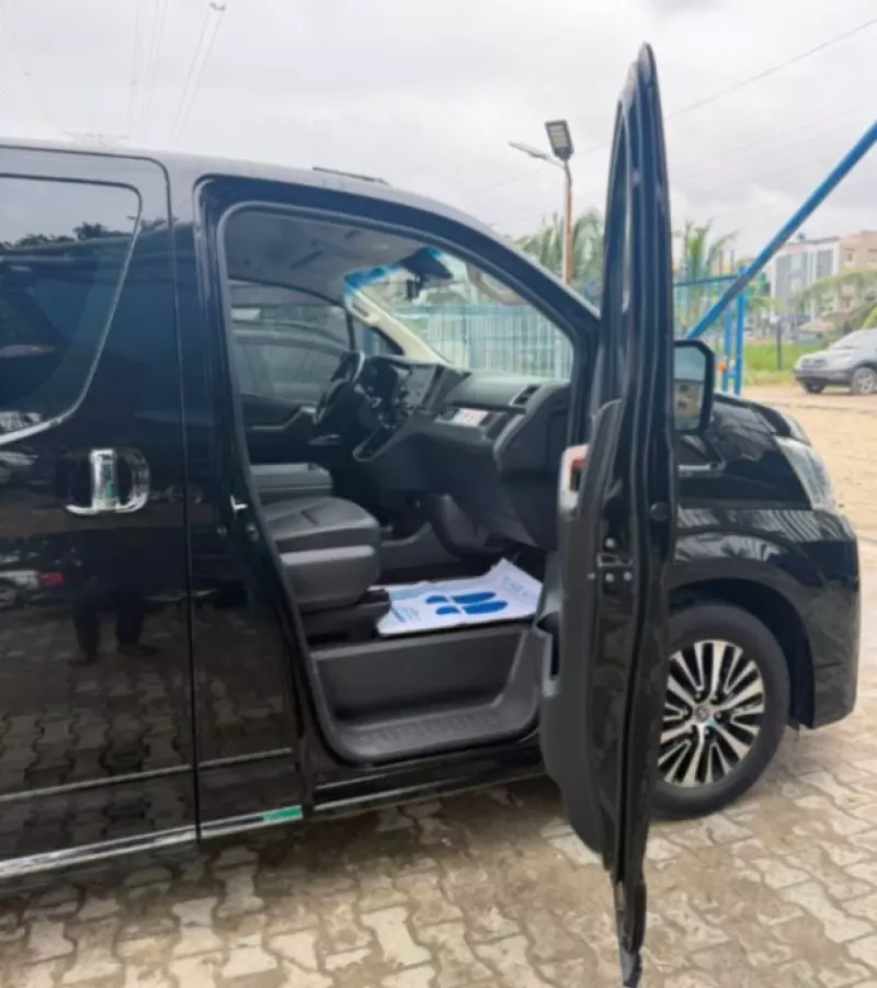 TOYOTA Granvia   - 2023