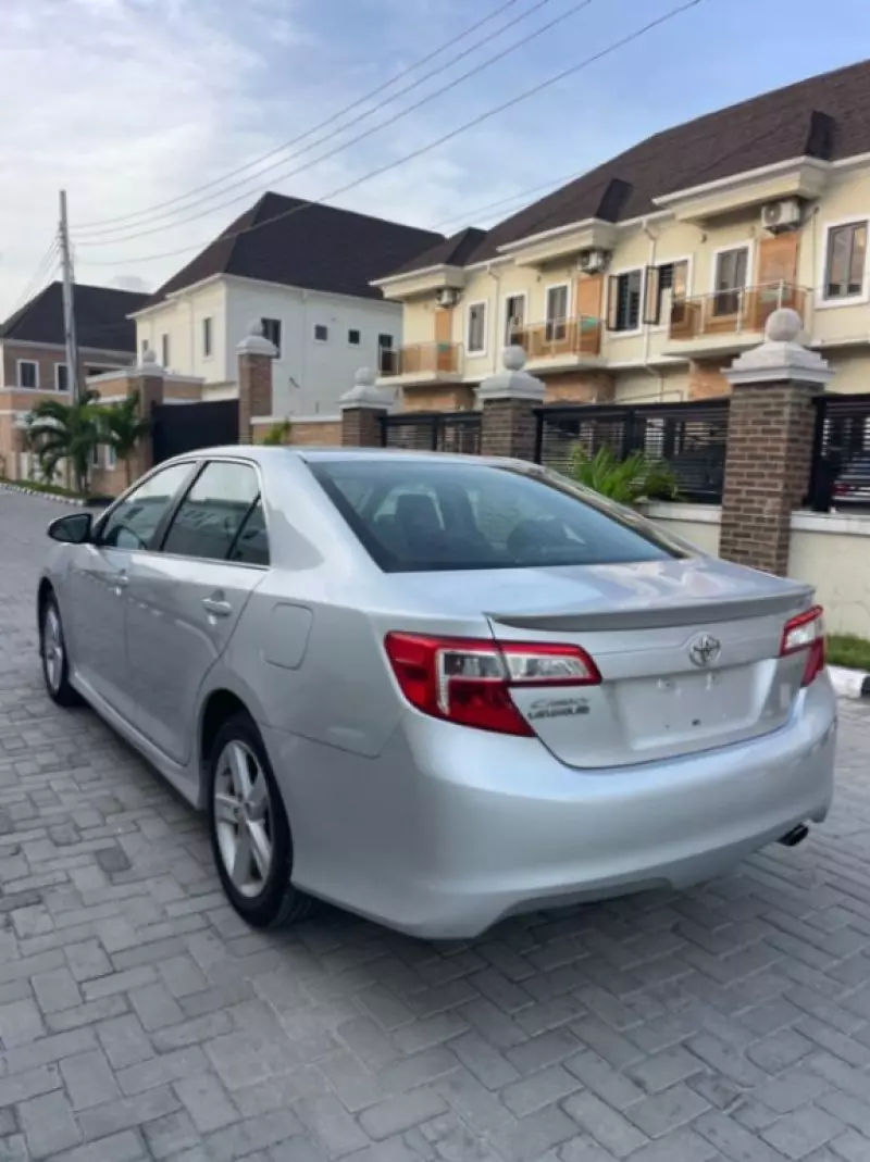 Toyota Camry   - 2012