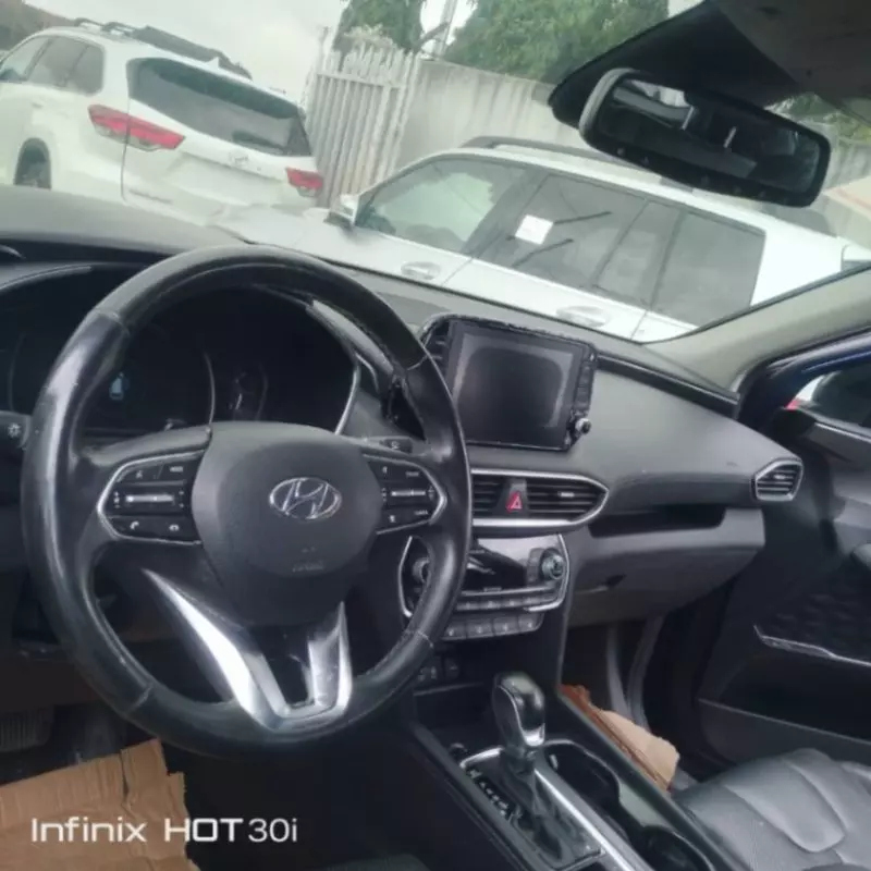 Hyundai Santa Fe   - 2019