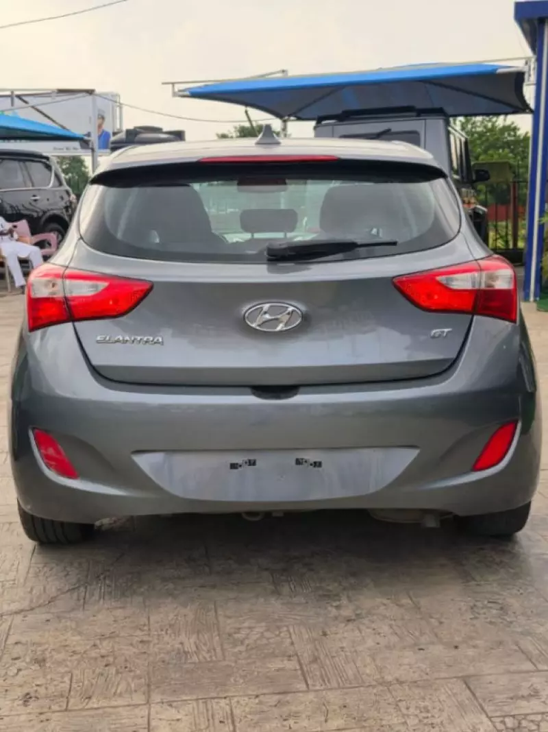Hyundai Elantra   - 2016