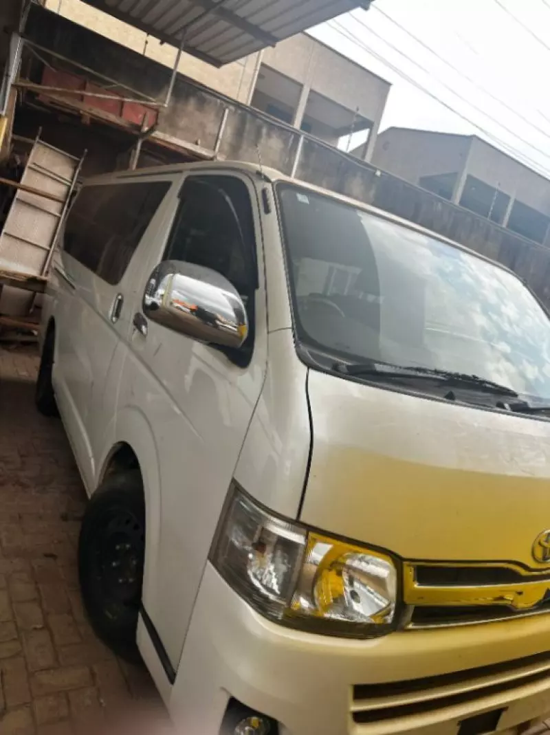 Toyota Hiace   - 2012