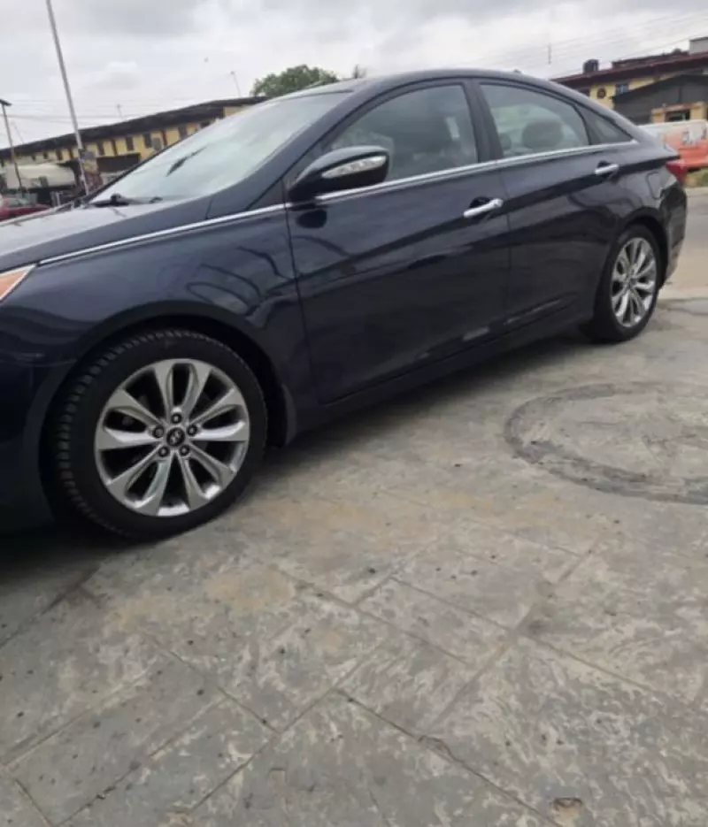 Hyundai Sonata   - 2013