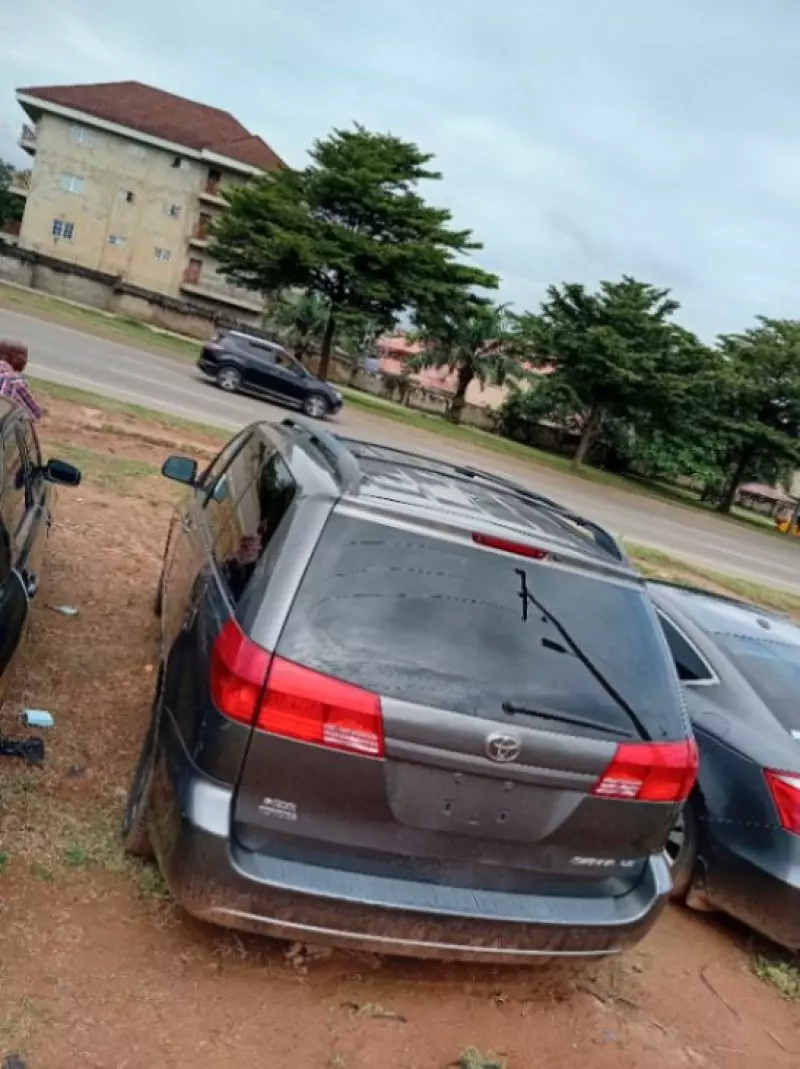 Toyota Sienna   - 2004