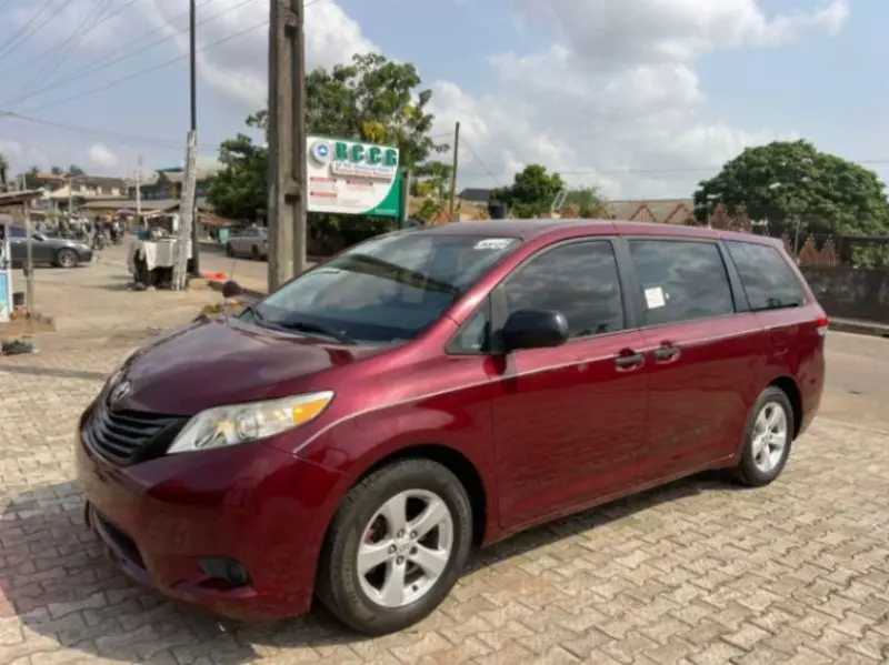 Toyota Sienna   - 2013