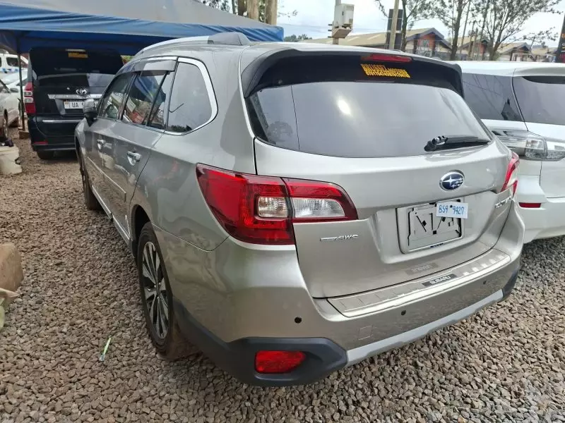 Subaru Outback   - 2015