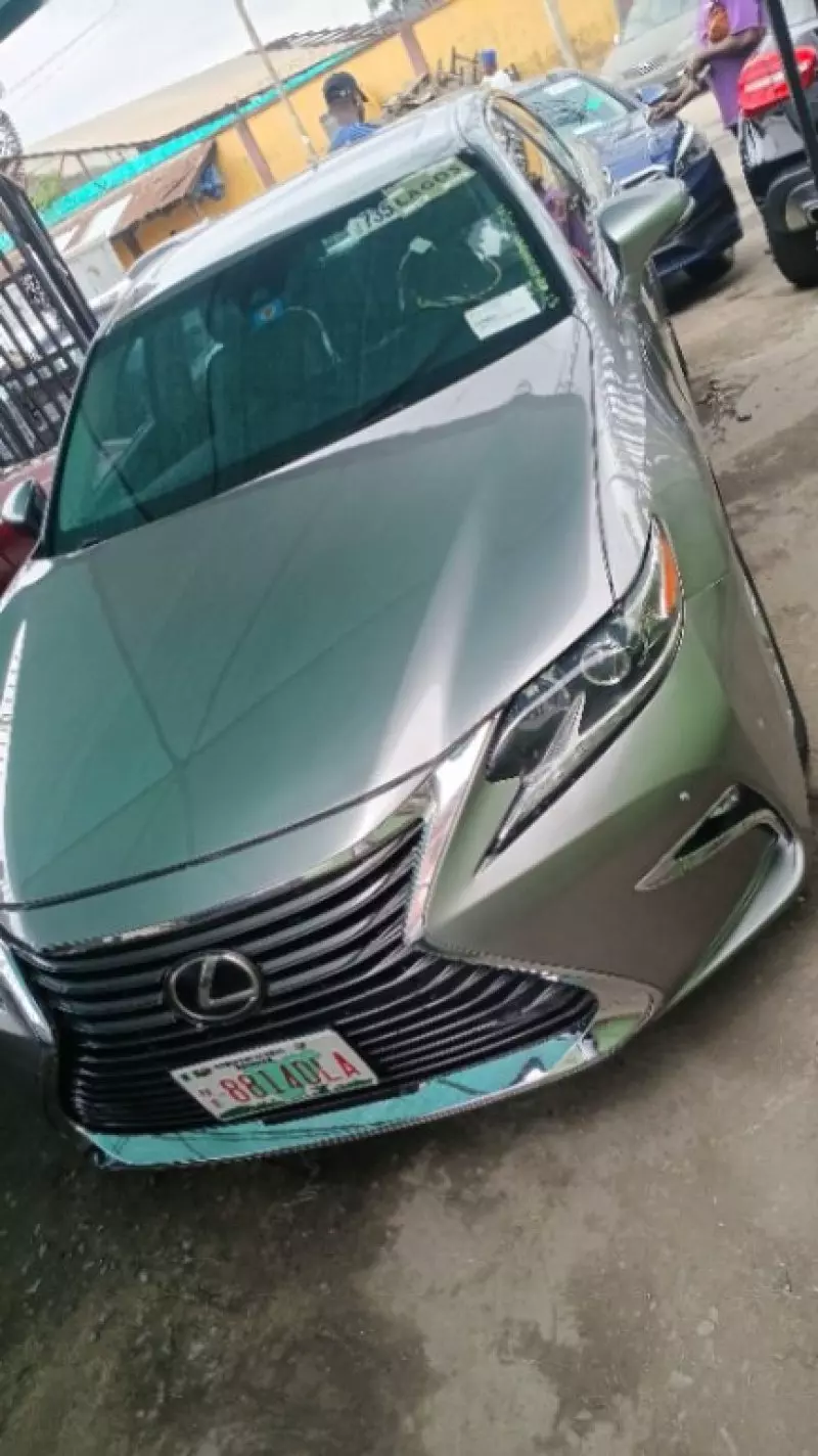 Lexus ES   - 2016