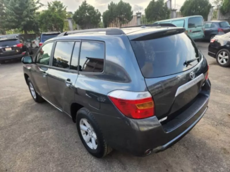 Toyota Highlander   - 2010