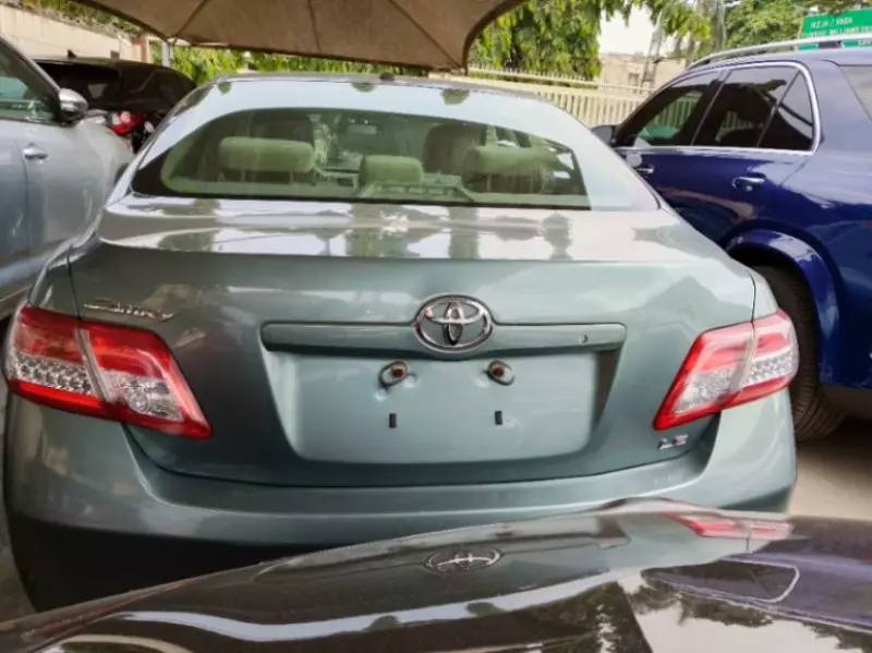Toyota Camry   - 2010