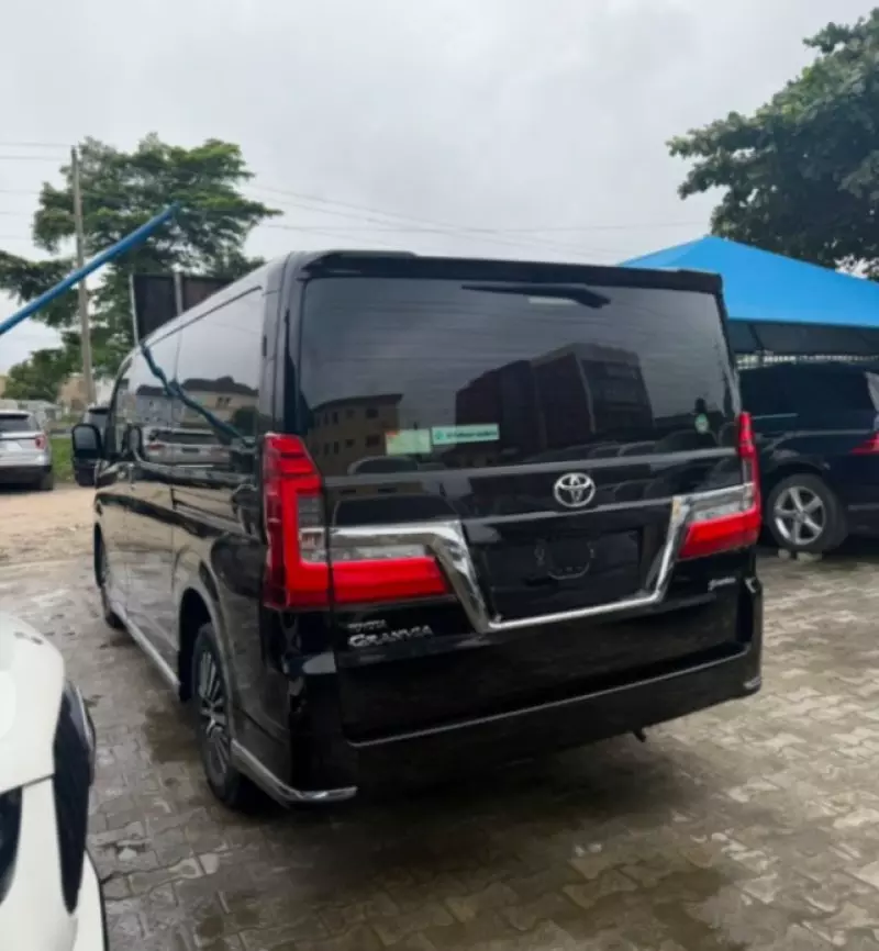 TOYOTA Granvia   - 2023