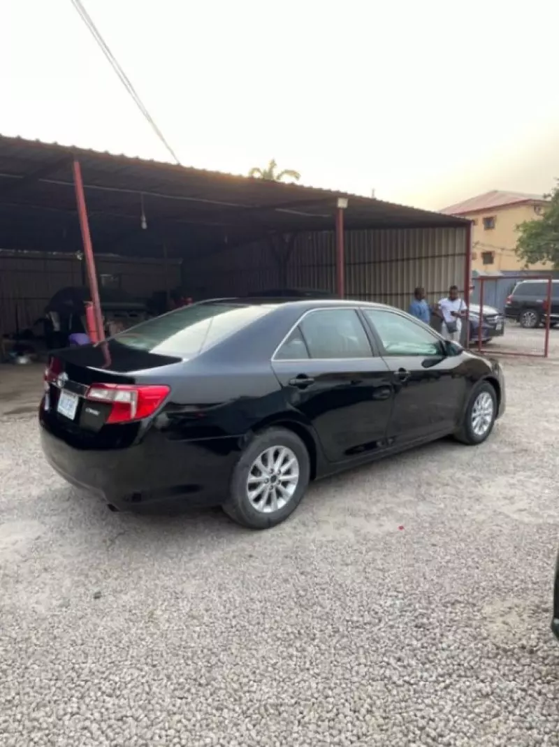 Toyota Camry   - 2012