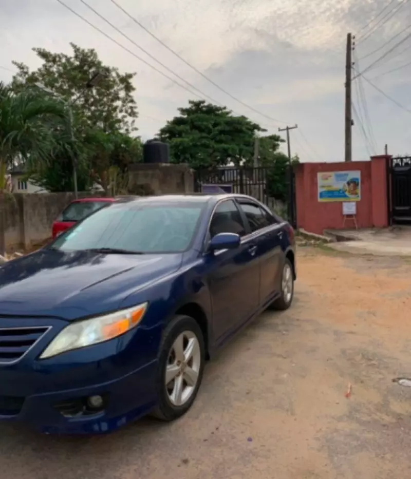 Toyota Camry   - 2011
