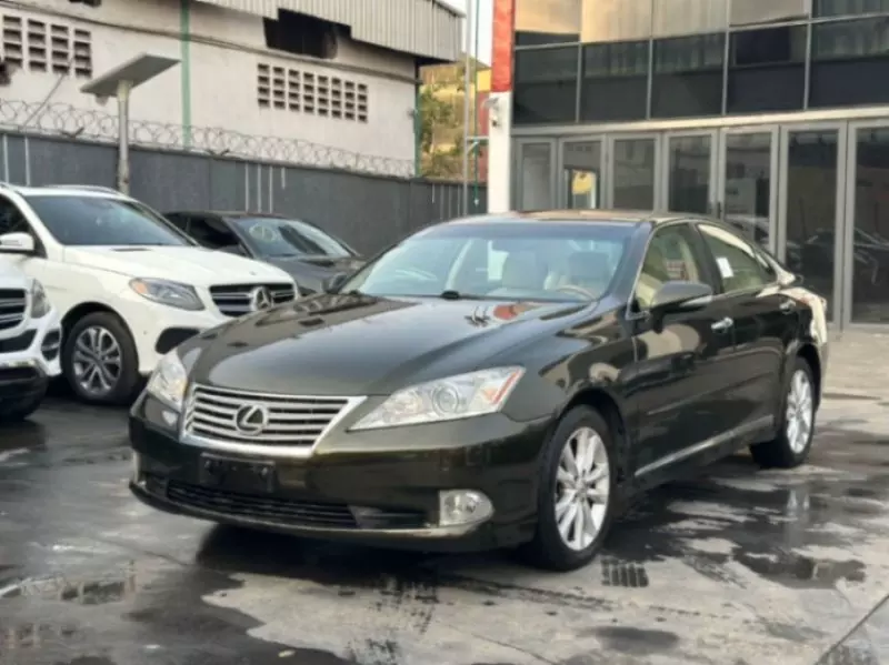 Lexus ES 350   - 2010