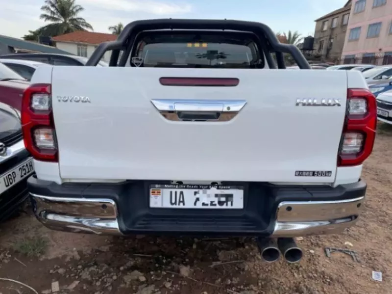 Toyota Hilux   - 2020