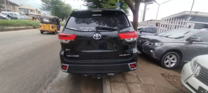 Toyota Highlander   - 2017