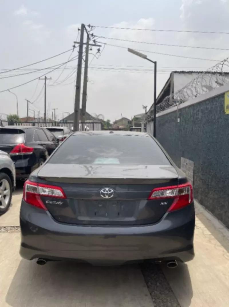 Toyota Camry   - 2012