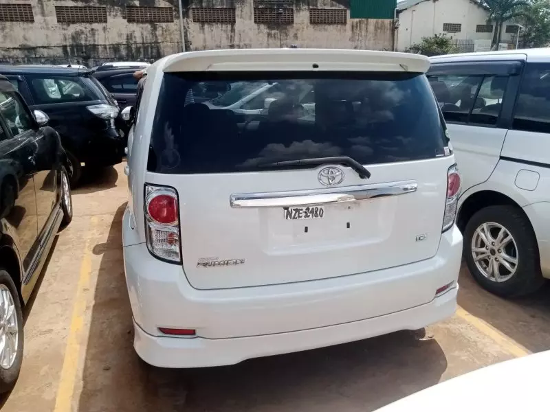 Toyota Rumion   - 2012