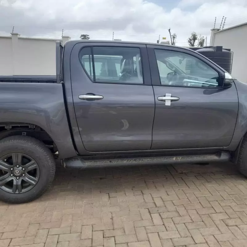 Toyota Hilux   - 2025