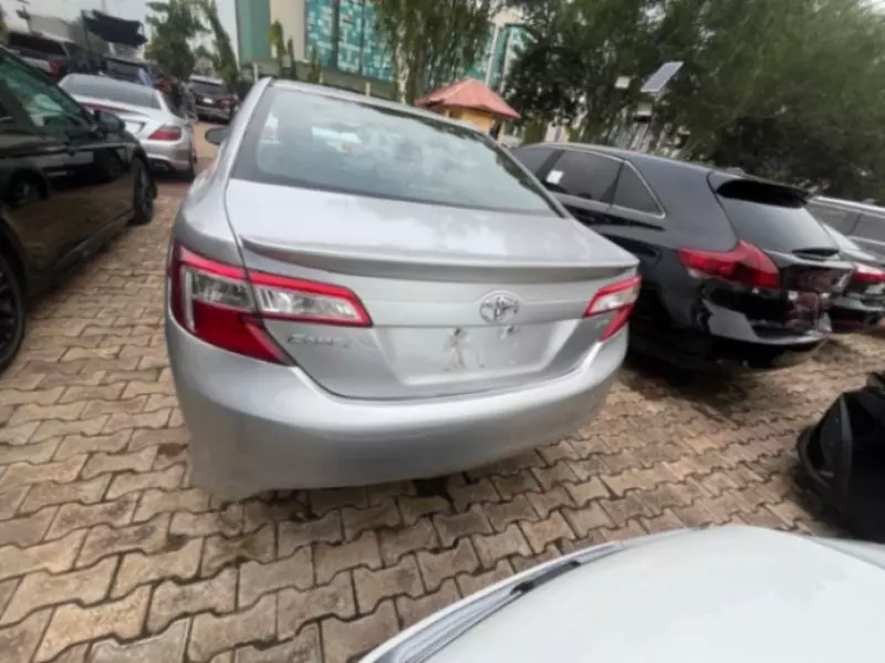 TOYOTA Camry - 2012
