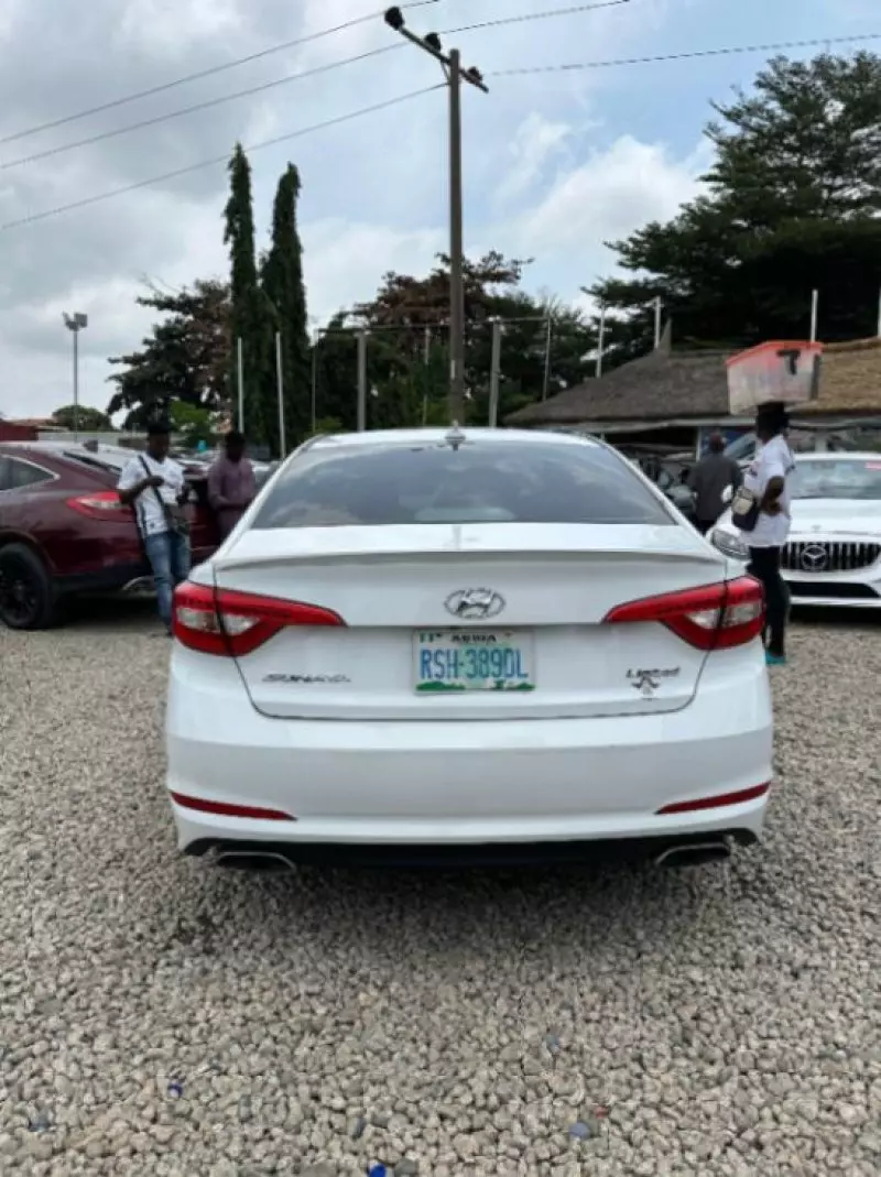 Hyundai Sonata   - 2016