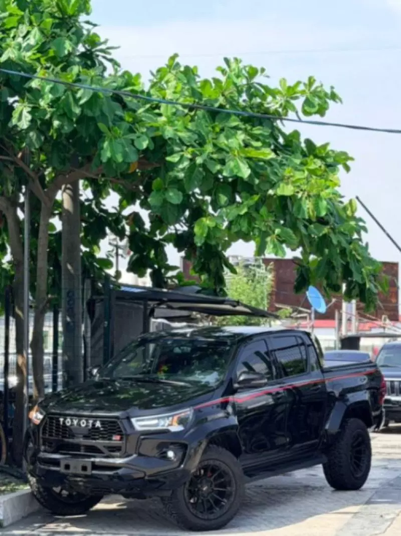 Toyota Hilux   - 2020
