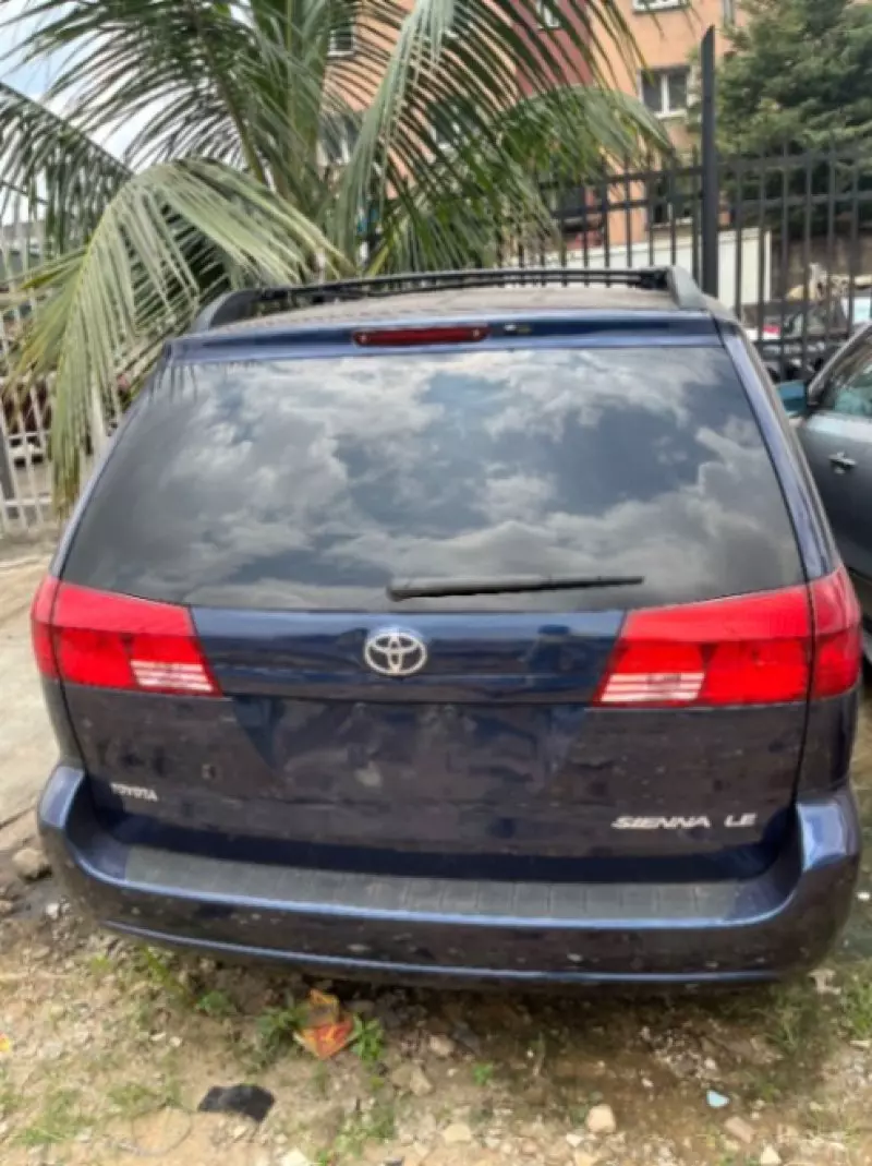 TOYOTA Sienna   - 2004