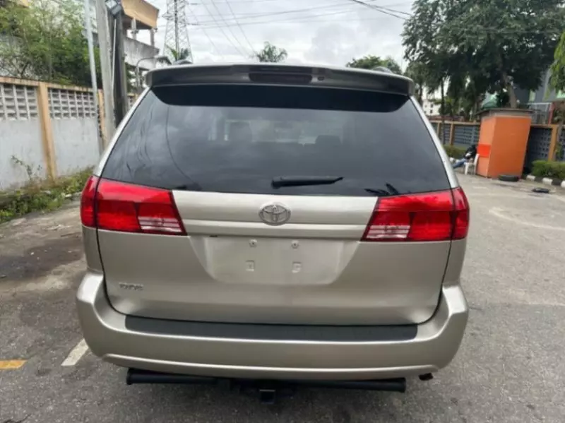 TOYOTA Sienna   - 2005