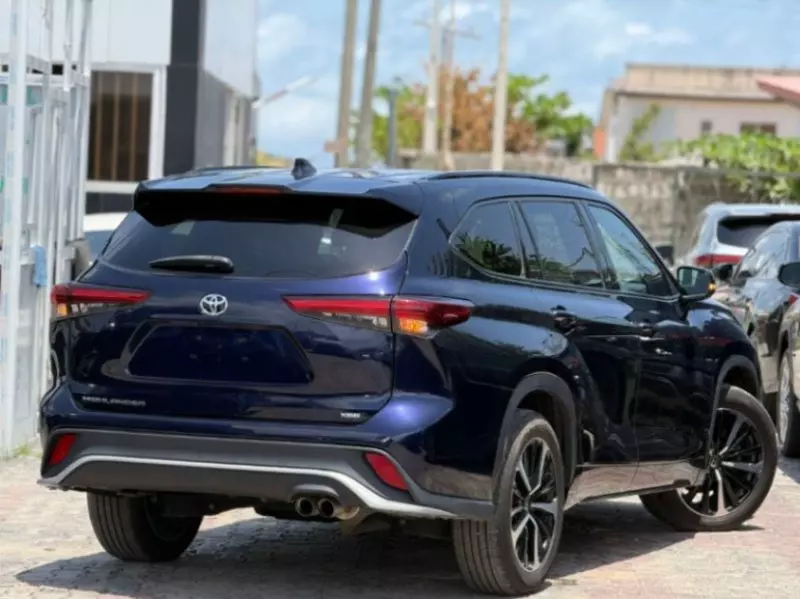 Toyota Highlander   - 2021