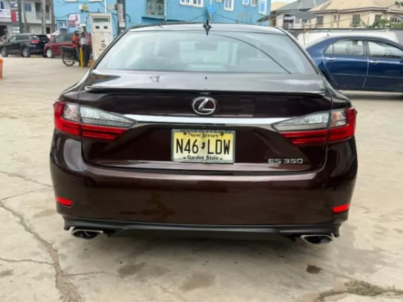 Lexus ES   - 2016