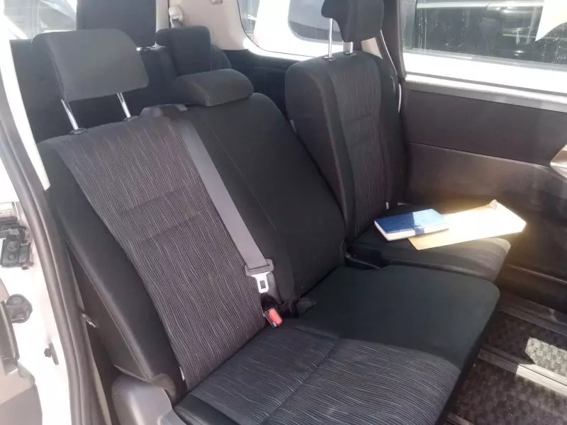 Toyota Noah - 2012