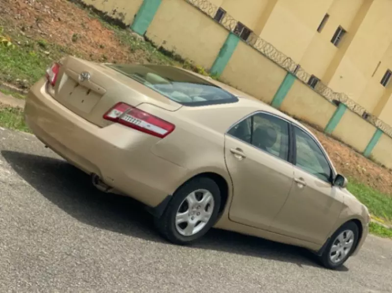 Toyota Camry - 2010