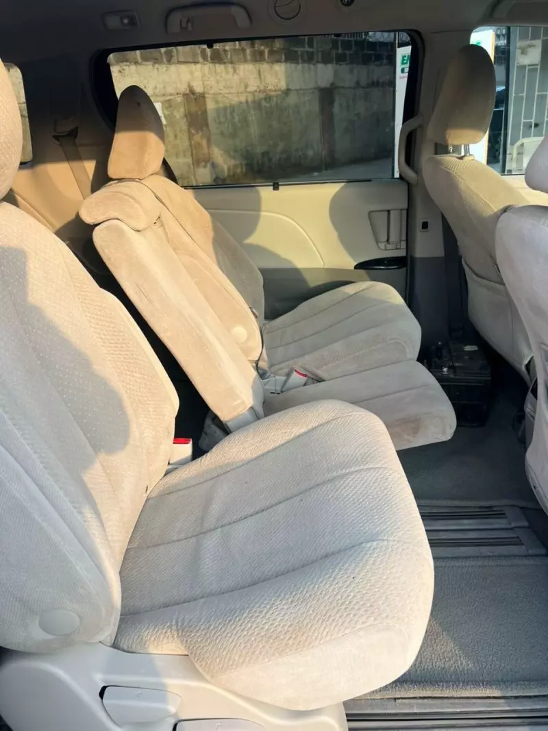Toyota Sienna   - 2011