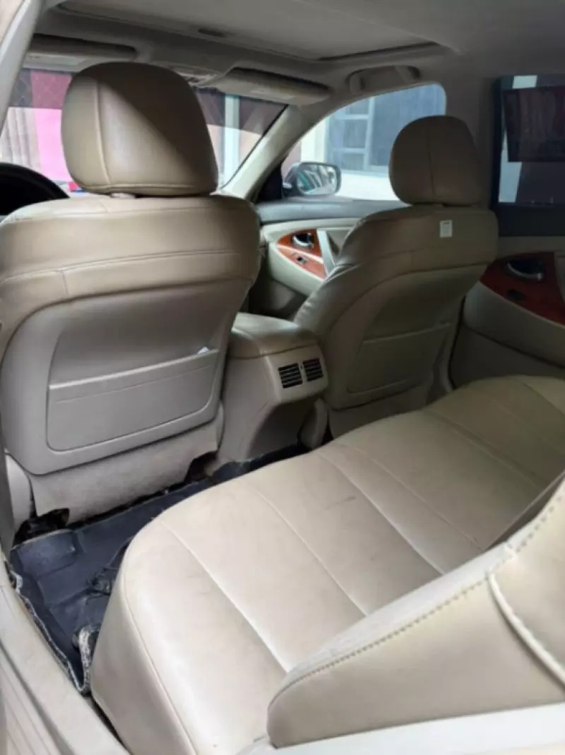 Toyota Camry   - 2011