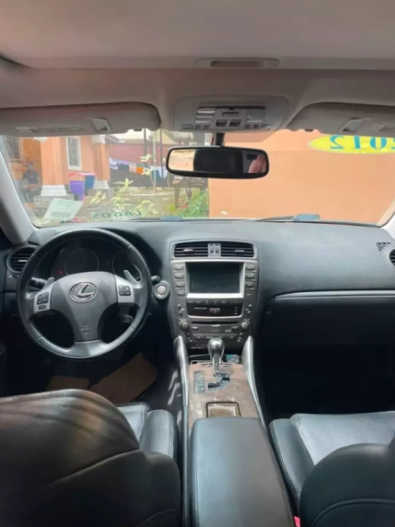 Lexus IS - 2012