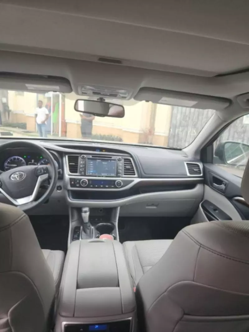 Toyota Highlander   - 2016